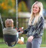 PREMIUM EXCLUSIVE Hilary Duff and Luca hit the park