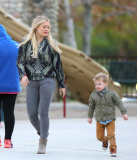 PREMIUM EXCLUSIVE Hilary Duff and Luca hit the park