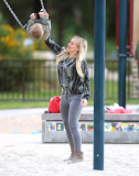 PREMIUM EXCLUSIVE Hilary Duff and Luca hit the park
