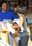 Halle Berry Buys A Stack Of Magazines 