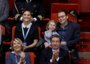 Victoria, Estelle und Daniel besuchen Eiskunstlaufmeisterschaft in Stockholm