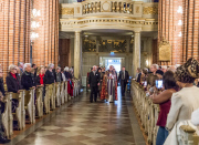Royal family in church / We want to see an end to violence!