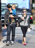 Reese Witherspoon and her adorable boys grab Starbucks - Part 2