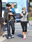 Reese Witherspoon and her adorable boys grab Starbucks - Part 2