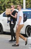 EXC:  SCARLETT JOHANSSON AND FAMILY SHOPPING!