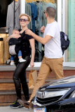 EXC:  SCARLETT JOHANSSON AND FAMILY SHOPPING!