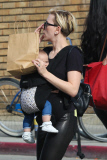EXC:  SCARLETT JOHANSSON AND FAMILY SHOPPING!