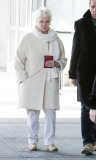 DAME JUDI DENCH WITH BOYFRIEND DAVID MILLS ARRIVE AT JFK AIRPORT IN NYC.