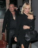 Pamela Anderson sporting bob haircut during dinner date with mystery man