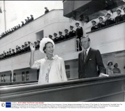 Princess Margaret And Antony Armstrong-jones Lord Snowdon Return From Honeymoon. Princess Margaret Acknowledges The Cheers Of The People On The Quayside As They Walk Down The Gangway Of The Britannia On Arrival At Portsmouth This Afternoon. Members O