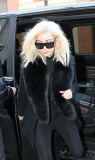 EXCLUSIVE :Kim Kardashian wake up very early this morning to go at ELLE magazine shooting  in Paris