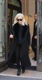 EXCLUSIVE :Kim Kardashian wake up very early this morning to go at ELLE magazine shooting  in Paris