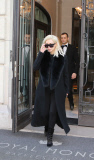 EXCLUSIVE :Kim Kardashian wake up very early this morning to go at ELLE magazine shooting  in Paris