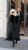 EXCLUSIVE :Kim Kardashian wake up very early this morning to go at ELLE magazine shooting  in Paris