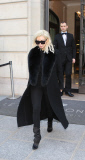 EXCLUSIVE :Kim Kardashian wake up very early this morning to go at ELLE magazine shooting  in Paris