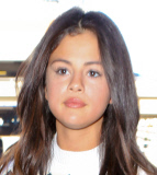 Selena Gomez looking fresh face NO MAKE UP