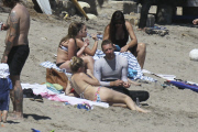 **KIDS NOT PICTURED** Kate Hudson shows off an incredible Bikini Body!!!!!