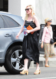 Kirsten Dunst dodges pregnancy rumors as she shows off a hint of belly