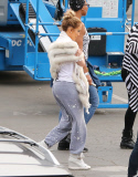 Jennifer Lopez goes to American Idol in fur and sweats 