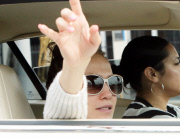 Jennifer Lopez goes to American Idol wearing no make up
