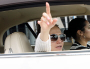 Jennifer Lopez goes to American Idol wearing no make up