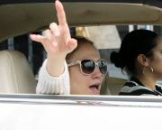 Jennifer Lopez goes to American Idol wearing no make up