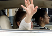 Jennifer Lopez goes to American Idol wearing no make up