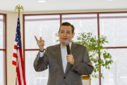 Ted Cruz campaigns in New Hampshire
