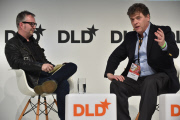 Mike Butcher (TechCrunch, l.) talks with..........