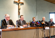 Flugzeugabsturz 4U9525:  Pressekonferenz im Rathaus in Haltern einen Tag nach dem Absturz der Germanwings MaschineFlugzeugabsturz 4U9525:  Pressekonferenz im Rathaus in Haltern einen Tag nach dem Absturz der Germanwings Maschine