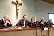 Flugzeugabsturz 4U9525:  Pressekonferenz im Rathaus in Haltern einen Tag nach dem Absturz der Germanwings MaschineFlugzeugabsturz 4U9525:  Pressekonferenz im Rathaus in Haltern einen Tag nach dem Absturz der Germanwings Maschine
