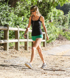 Taylor Swift shows her Ultra Fit Body during Strenous Hike