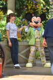 Jennifer Garner poses with Mickey Mouse during fun family day at Disneyland!