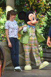 Jennifer Garner poses with Mickey Mouse during fun family day at Disneyland!