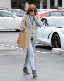 Alyson Hannigan Has Car Trouble At The Beverly Glen 