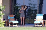 **USA ONLY** *EXCLUSIVE* Anna Faris shows off Bikini Body on family vacation in Hawaii **MUST CALL FOR PRICING**
