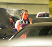 PREMIUM EXCLUSIVE Alessandra Ambrosio munches on greasy chips