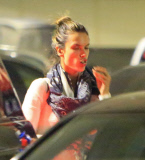 PREMIUM EXCLUSIVE Alessandra Ambrosio munches on greasy chips