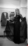 FRA/ PARIS: CATHERINE DENEUVE CHEZ YVES SAINT-LAURENT POUR DES ESSAYAGES