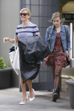Reese Witherspoon hangs with daughter Ava in Beverly Hills