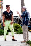 Zac Efron flexes his muscles to Robert De Niro on "Dirty Grandpa"