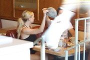 Kate Hudson grabs brunch with big bro Oliver Hudson and a friend