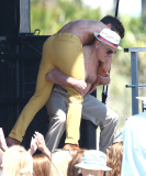Zac Efron & Robert De Niro Go Shirtless For Flex Off On Set Of "Dirty Grandpa" 