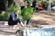 *EXCLUSIVE*  Reese Witherspoon supervises the landscaping on her new home