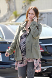 *EXCLUSIVE* A fresh-faced Jennifer Love Hewitt shows off her baby bump at Gelson's