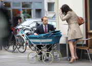 WILL AND KATE LOOKALIKES IN PRIMROSE HILL!