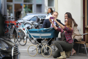 WILL AND KATE LOOKALIKES IN PRIMROSE HILL!