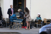 WILL AND KATE LOOKALIKES IN PRIMROSE HILL!