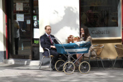 WILL AND KATE LOOKALIKES IN PRIMROSE HILL!