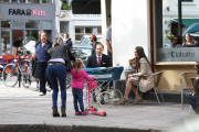 WILL AND KATE LOOKALIKES IN PRIMROSE HILL!